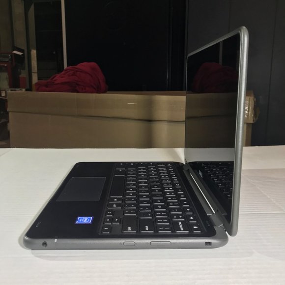 Dell Touchscreen Chromebook 11 3189 2-in-1 Convertible - Picture 2 of 7